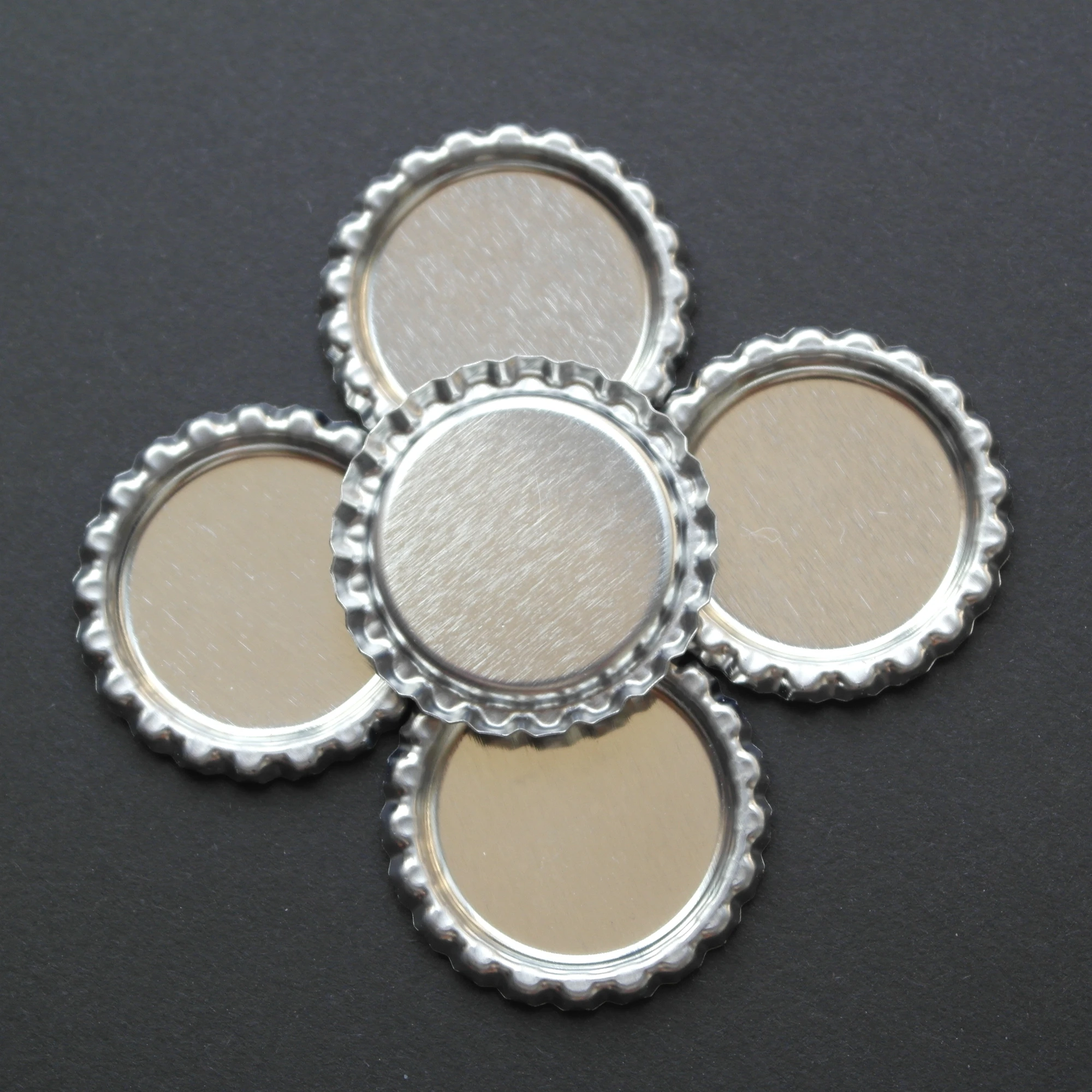 

Free Shipping 5000pcs Flattened Chrome Bottle Caps Metal Beer Caps Made Of Tinplate For 1" Circle Domes DIY Crafts Bows Jewelry