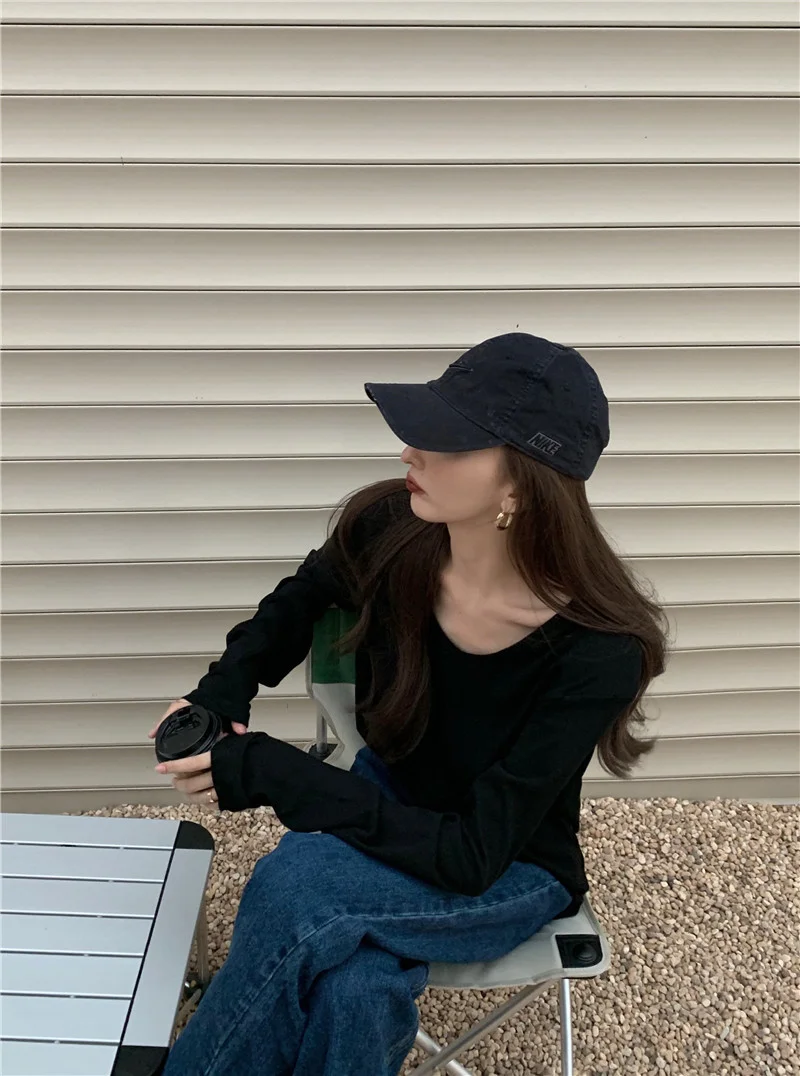 Женская футболка с V-образным вырезом белая свободная длинным рукавом большие