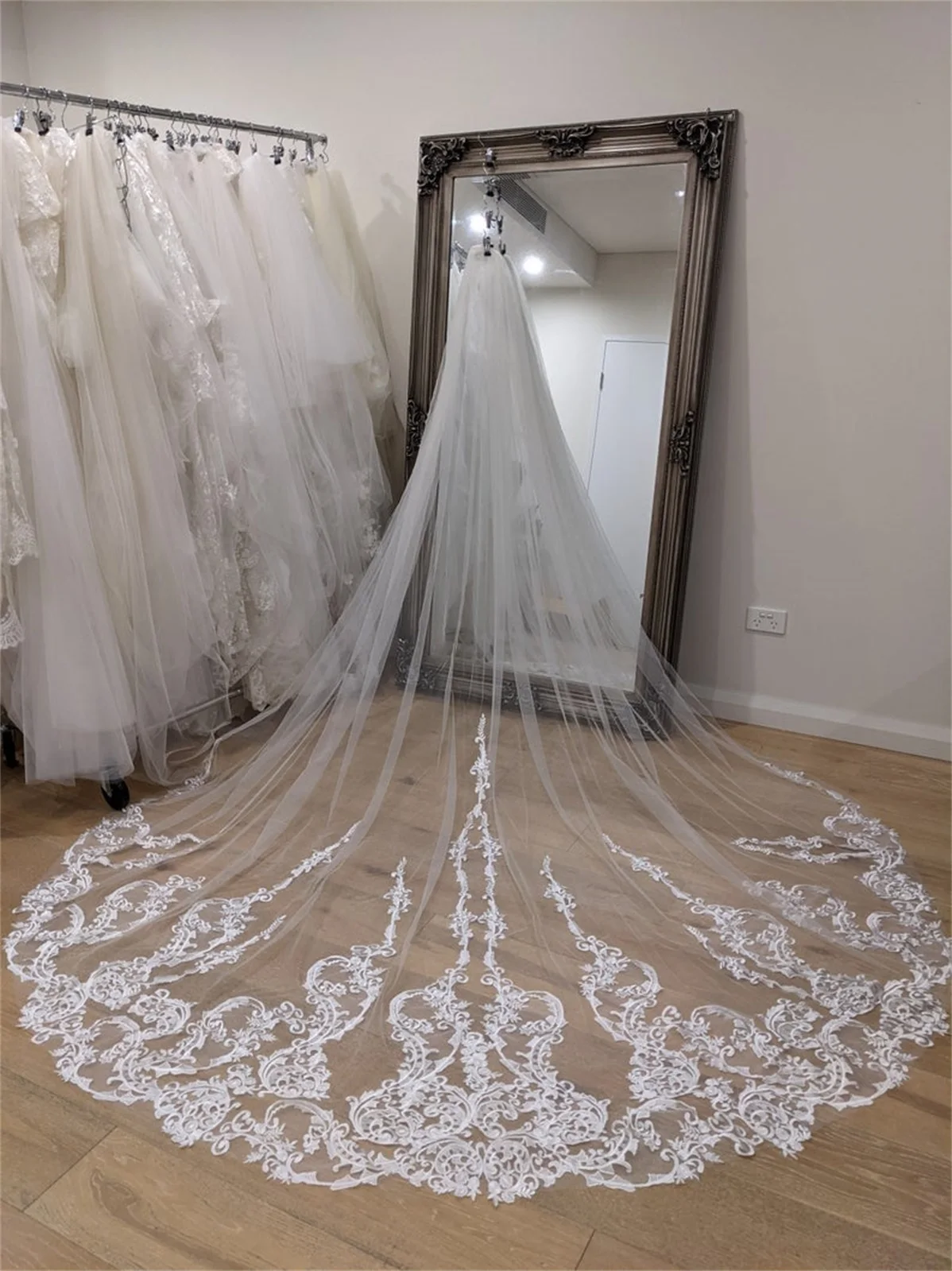 

High Quality Wedding Veils with Comb Lace Applique One Layer Custom Made Wedding Accessories Pretty Cathedral Length Bridal Veil