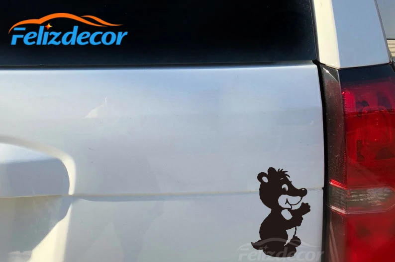 Счастливая родинка держит подбородок вручную Виниловая наклейка на автомобиль