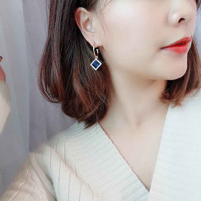 Новые женские серьги-гвоздики с красными лепестками из акриловых бусин и