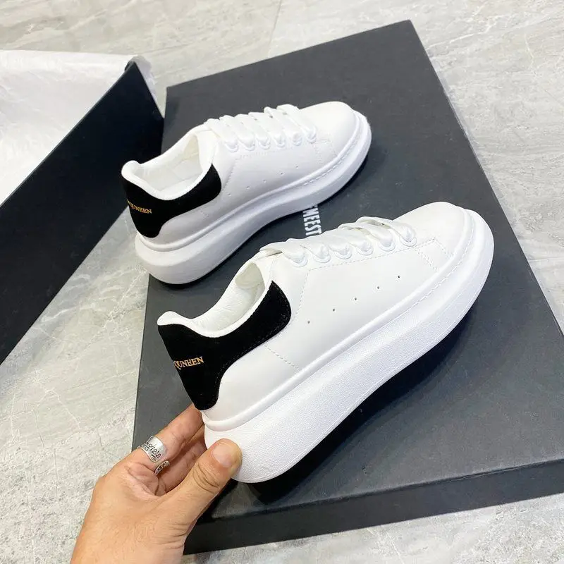 Men Causal Shoes Brand Spring Designer Wedges Leather White Sneakers Platform Trainers Mcqueens Male Walking Shoes for Men