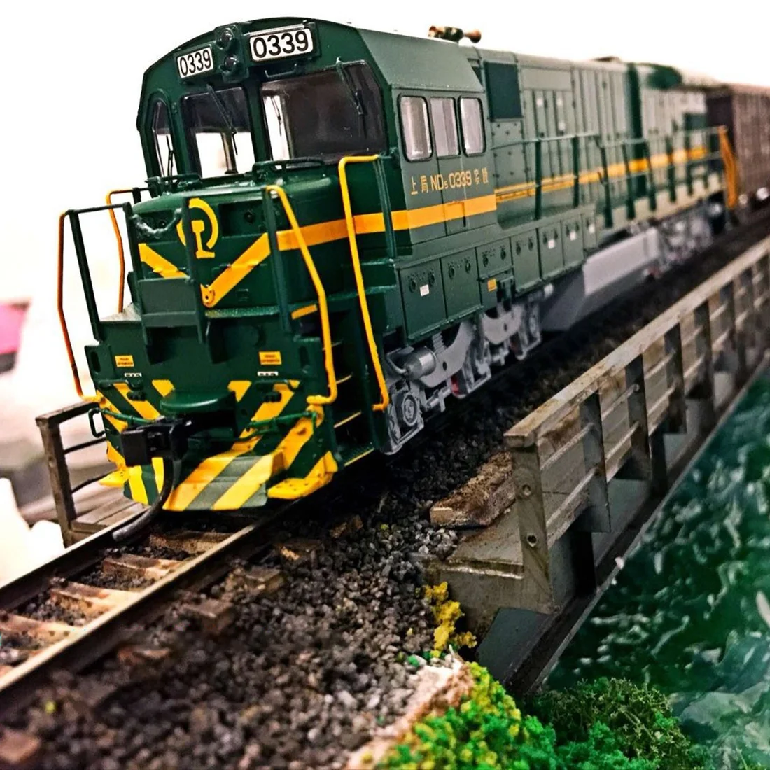 450 г HO 1: 87/N 1: 160 поезд демонстрационный макет песочный балласт-светло-серый/коричневый/светло-серый(без железных дорог и других зданий
