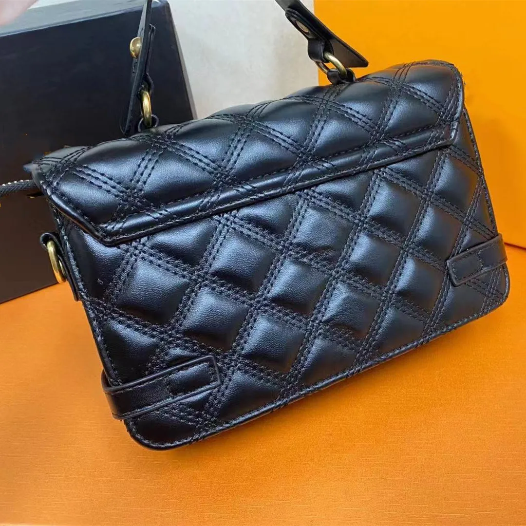 

Ladies Shoulder Bag New Fashion Retro Simple PU Diagonal Chain Small Square Bag