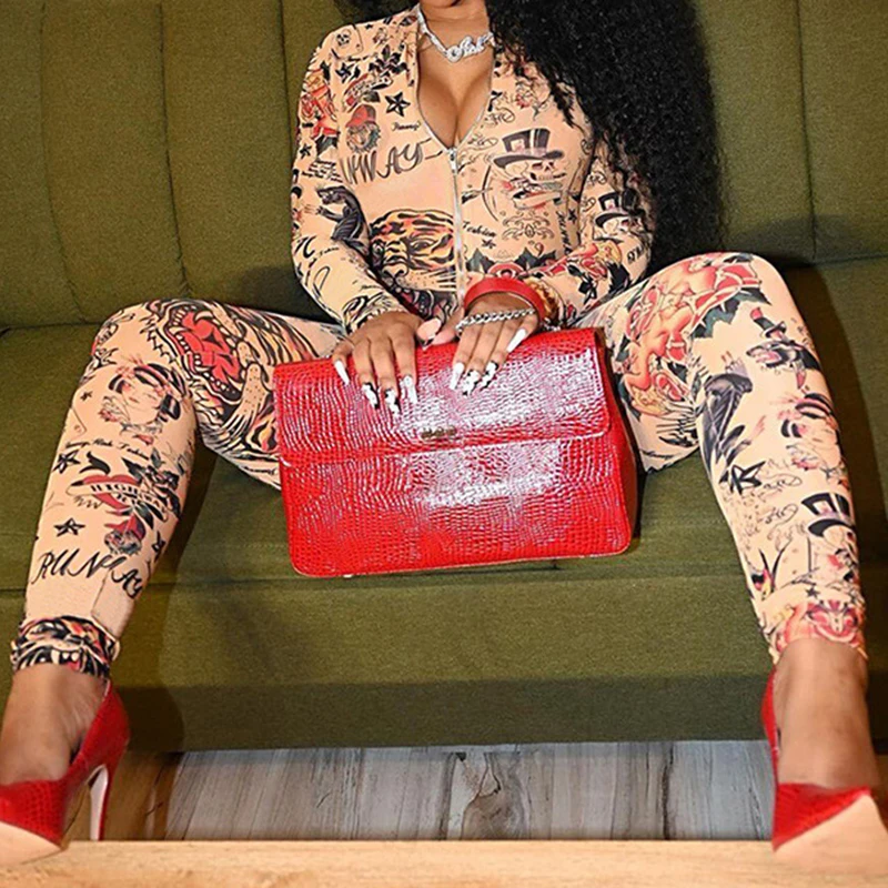 Облегающий комбинезон абрикосового цвета с принтом соблазнительный модный