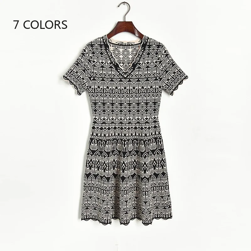 Женское жаккардовое платье в стиле ретро трикотажное ТРАПЕЦИЕВИДНОЕ