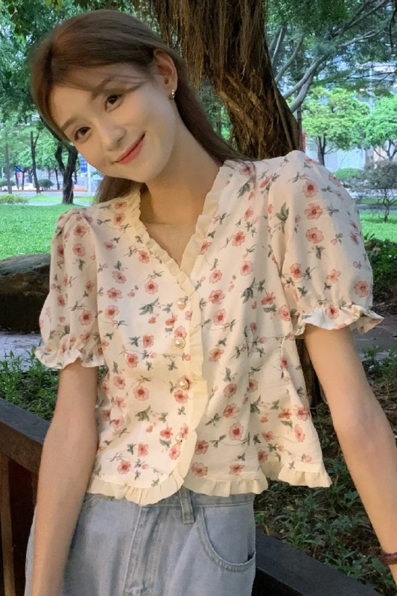 Женская рубашка с V-образным вырезом коротким рукавом и цветочным принтом