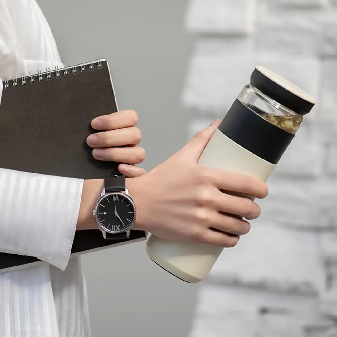 520 мл весело дома Портативный воды вакуумной присоской бутылка с сеточкой для