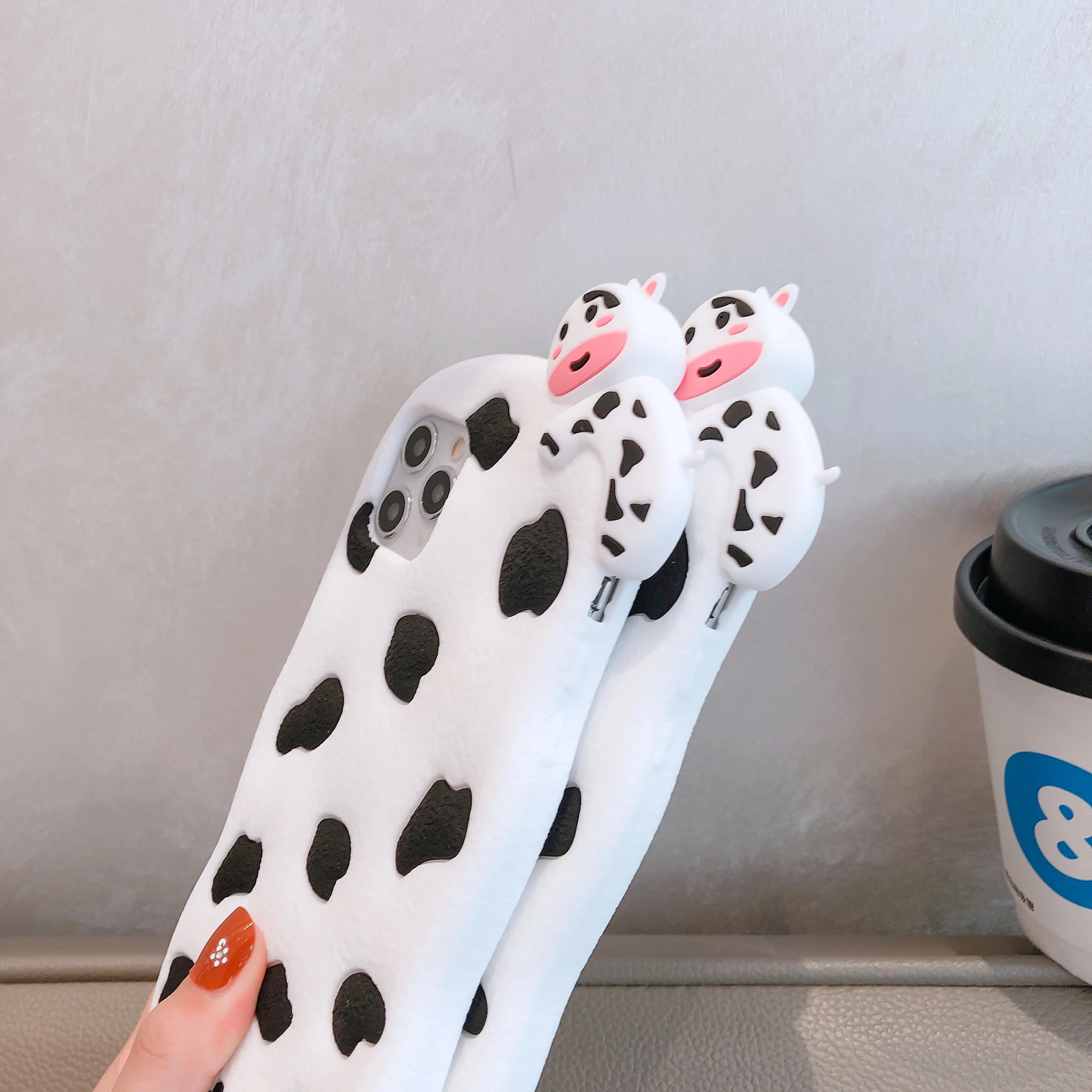 

The cute hamburger bear pattern is suitable for iPhone 11 and iPhone 12 series mobile phone cases