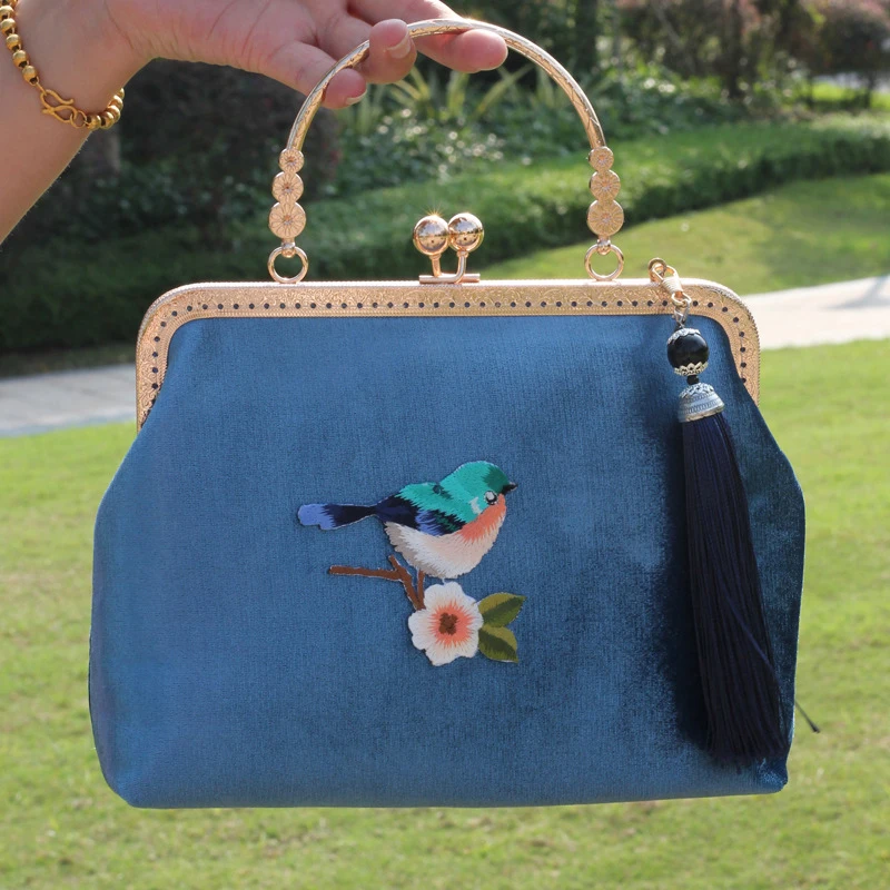 

Женская сумка «Птица» с воробьем, маленькая Ретро сумка-мессенджер на плечо с цепочкой и цветочной вышивкой, квадратная мини-сумка с кисточ...