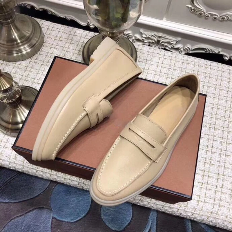 Женские удобные туфли на плоской подошве телесного цвета с круглым носком