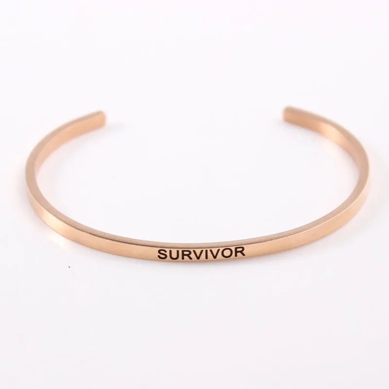 Ювелирные изделия от известного бренда браслет из розового золота с цитатами you