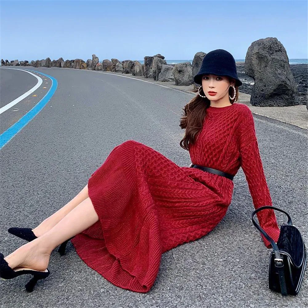 Женское вязаное платье трапеция с круглым вырезом красное элегантное свитер