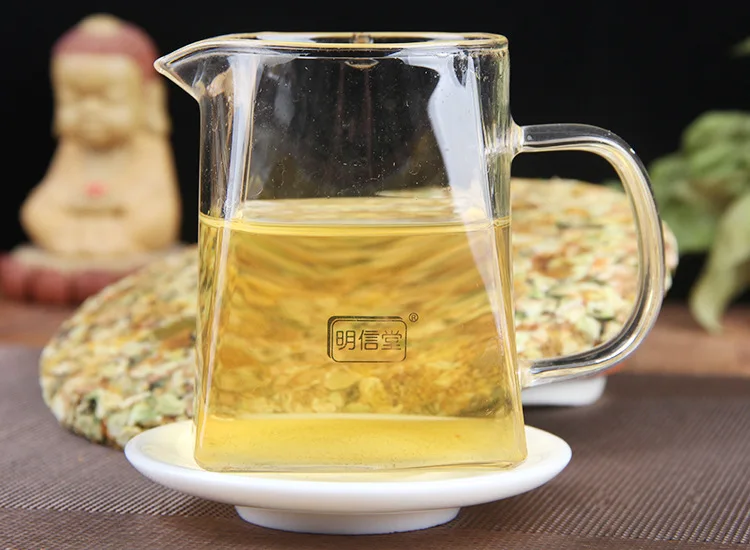 

Lincang Raw Pur-erh Daxueshan Remote High Mountain Flower Flavour Sheng Cha 357 г