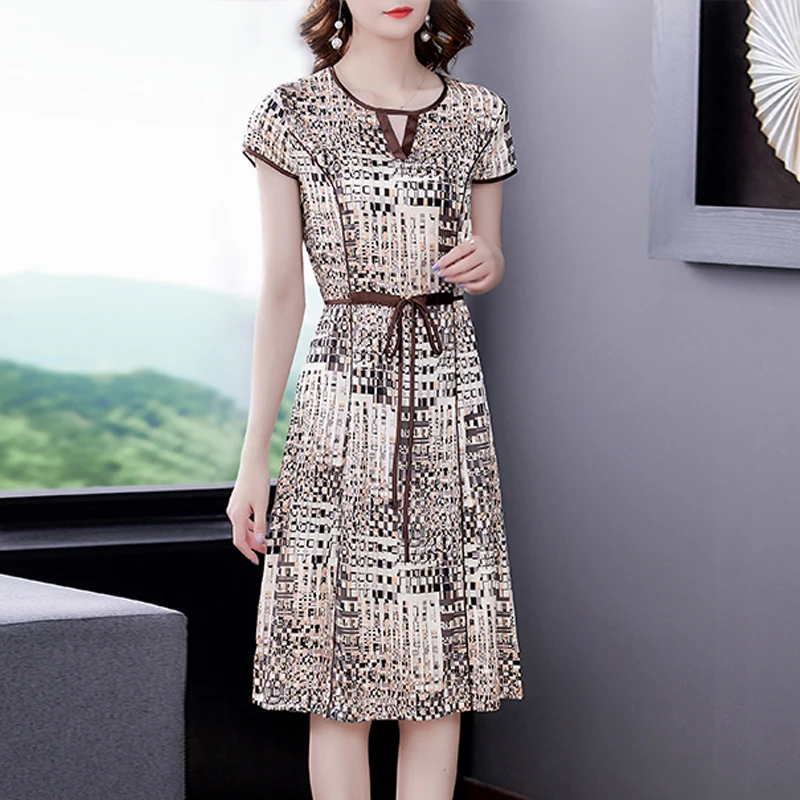 Женское атласное платье средней длины повседневное облегающее из натурального