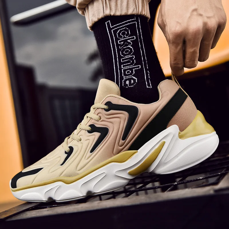 Модные женские кроссовки на толстой подошве черные спортивные для мужчин и