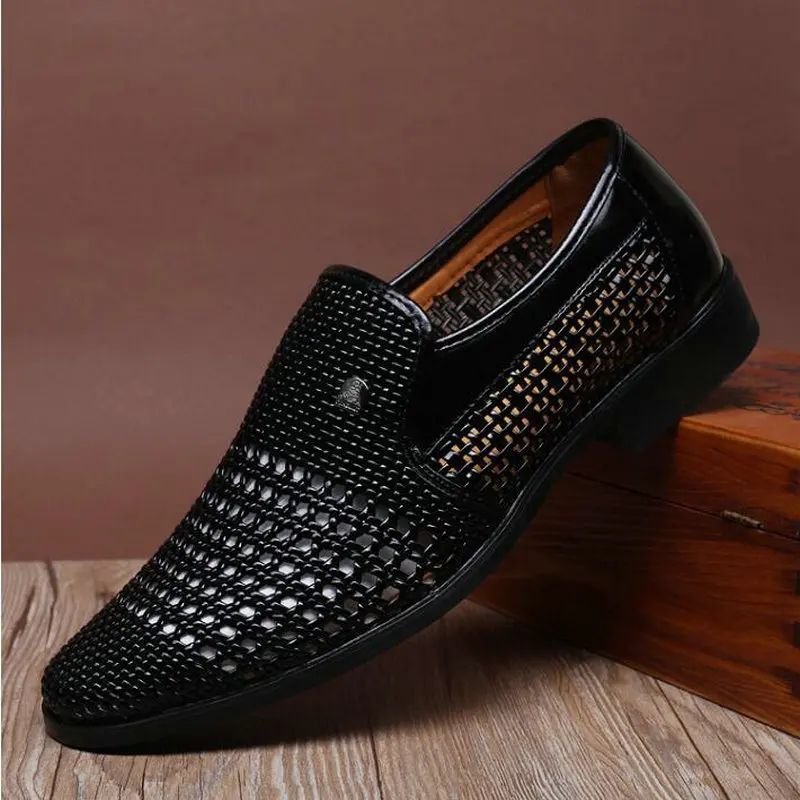

2020 New Dad Summer Sandals Breathable Shoes Sandals for Middle-aged Mens Shoes Cut-outs Shoes Slip on Mens Leather Sandals