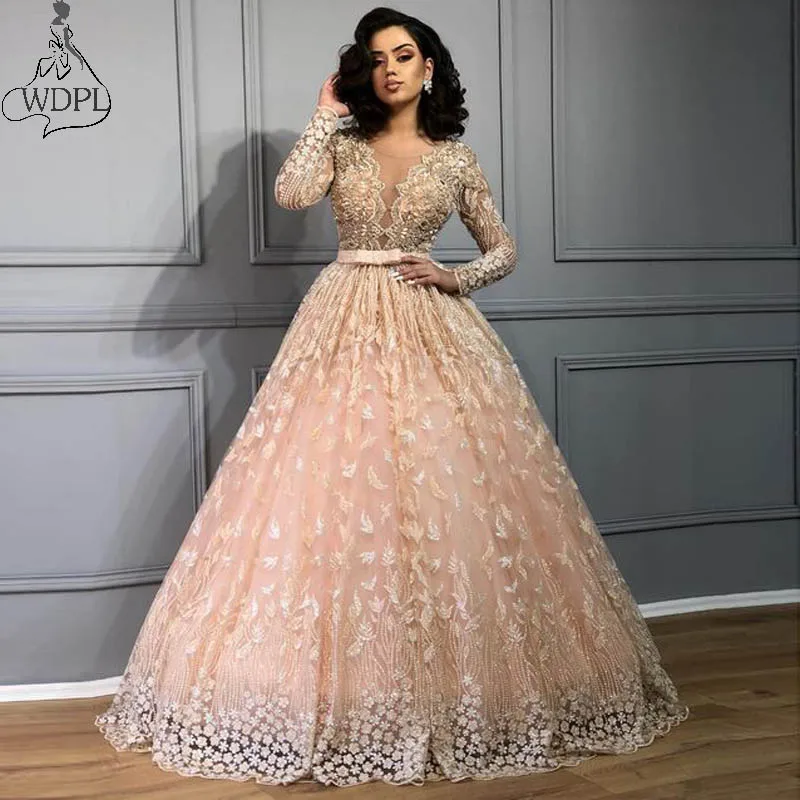 Скромное кружевное вечернее платье с длинным рукавом аппликацией и