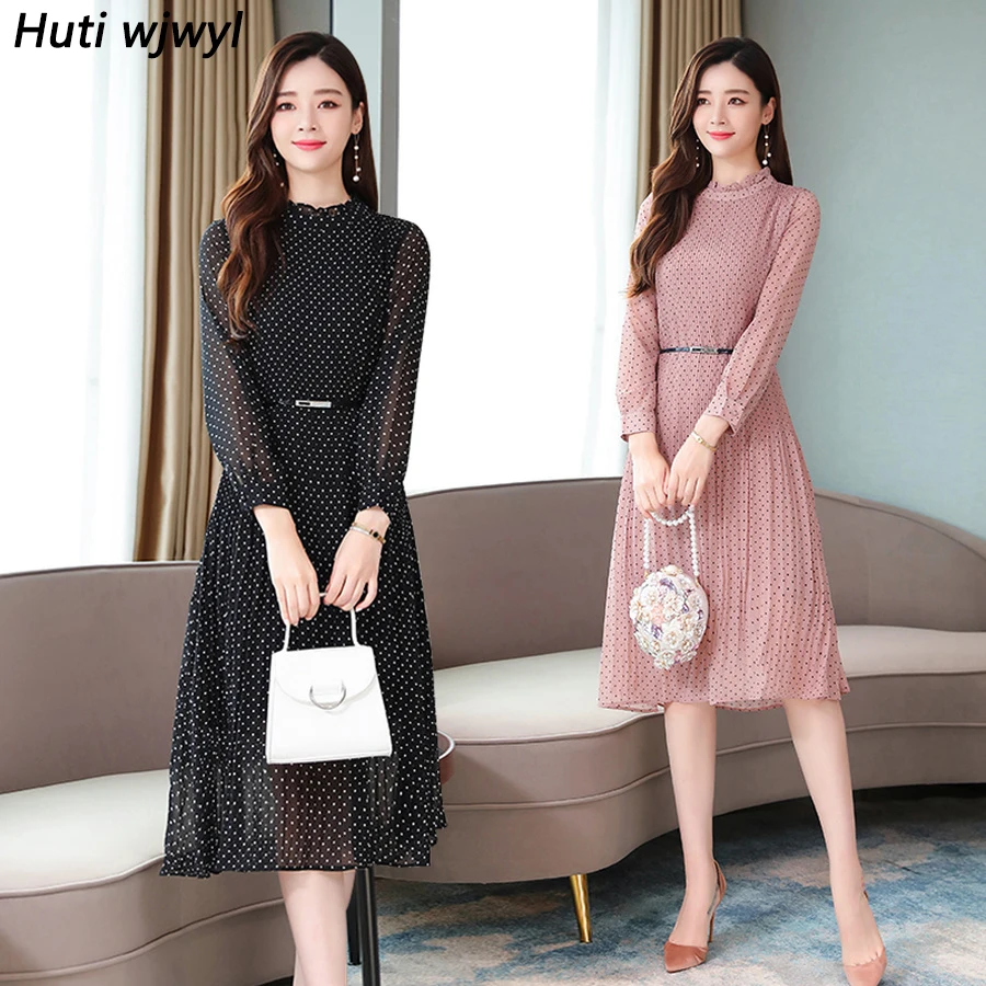 Женское винтажное шифоновое платье средней длины в розовый горошек