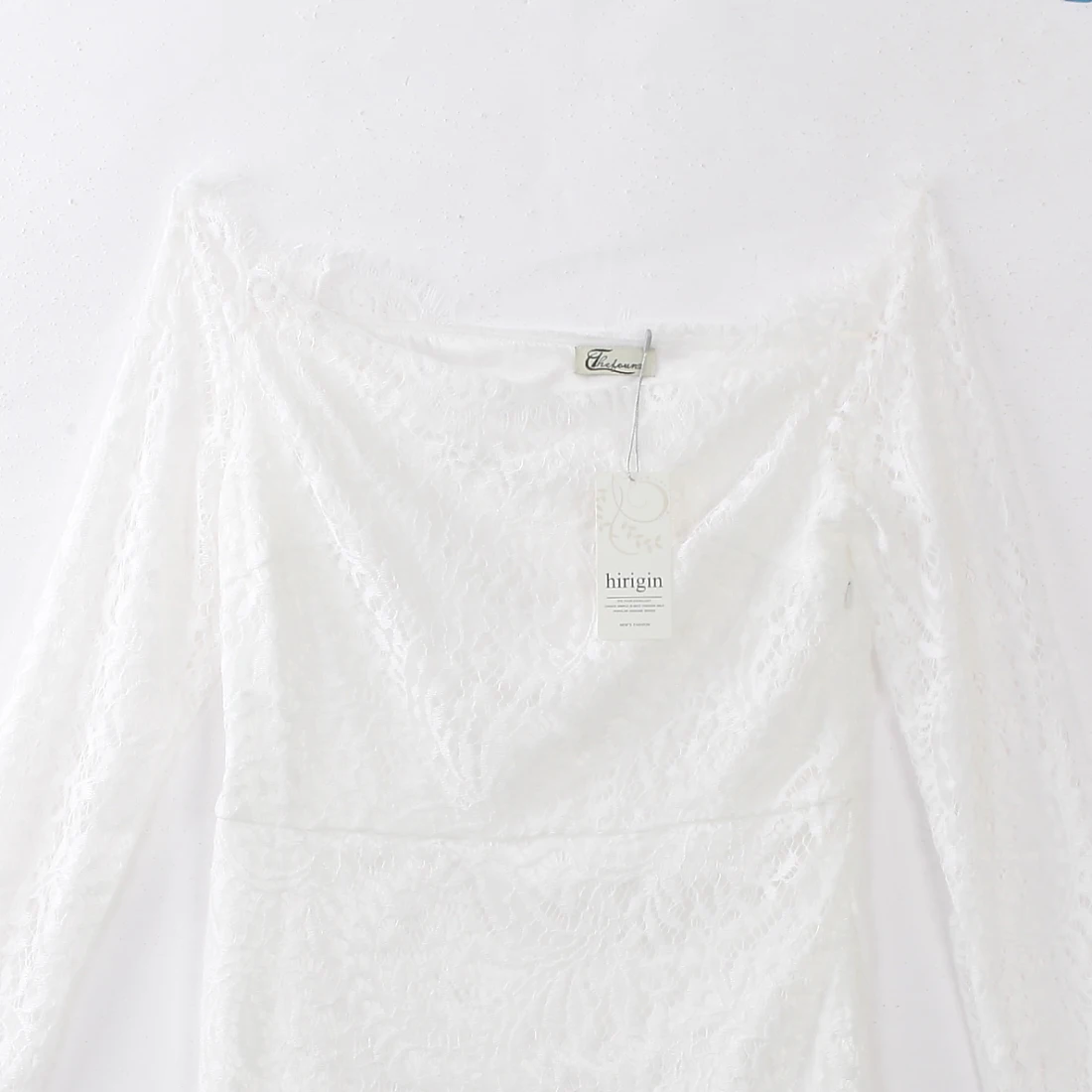 Однотонное женское облегающее платье миди с открытыми плечами и длинным рукавом