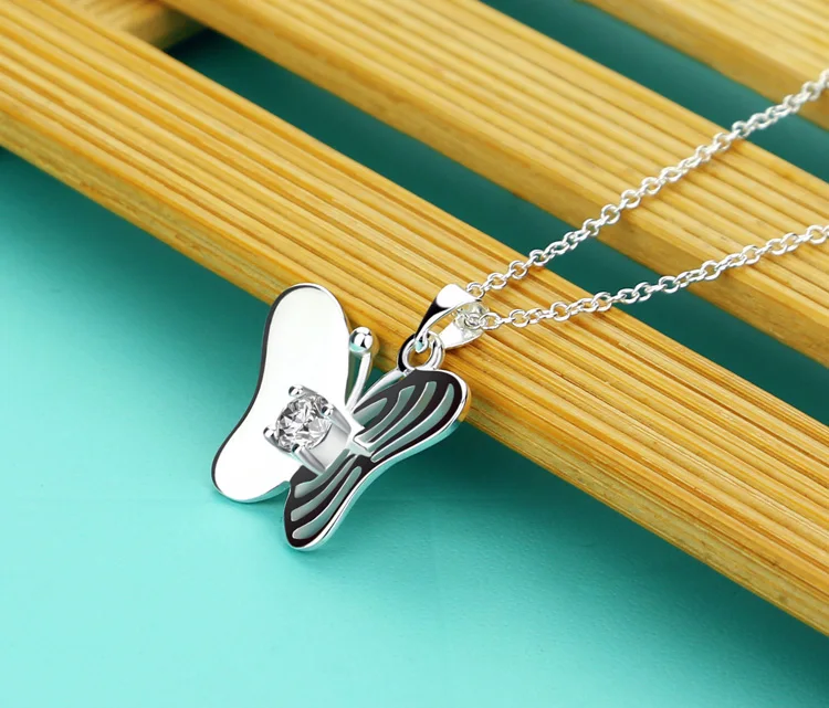 Женское серебряное ожерелье с подвеской-бабочкой |