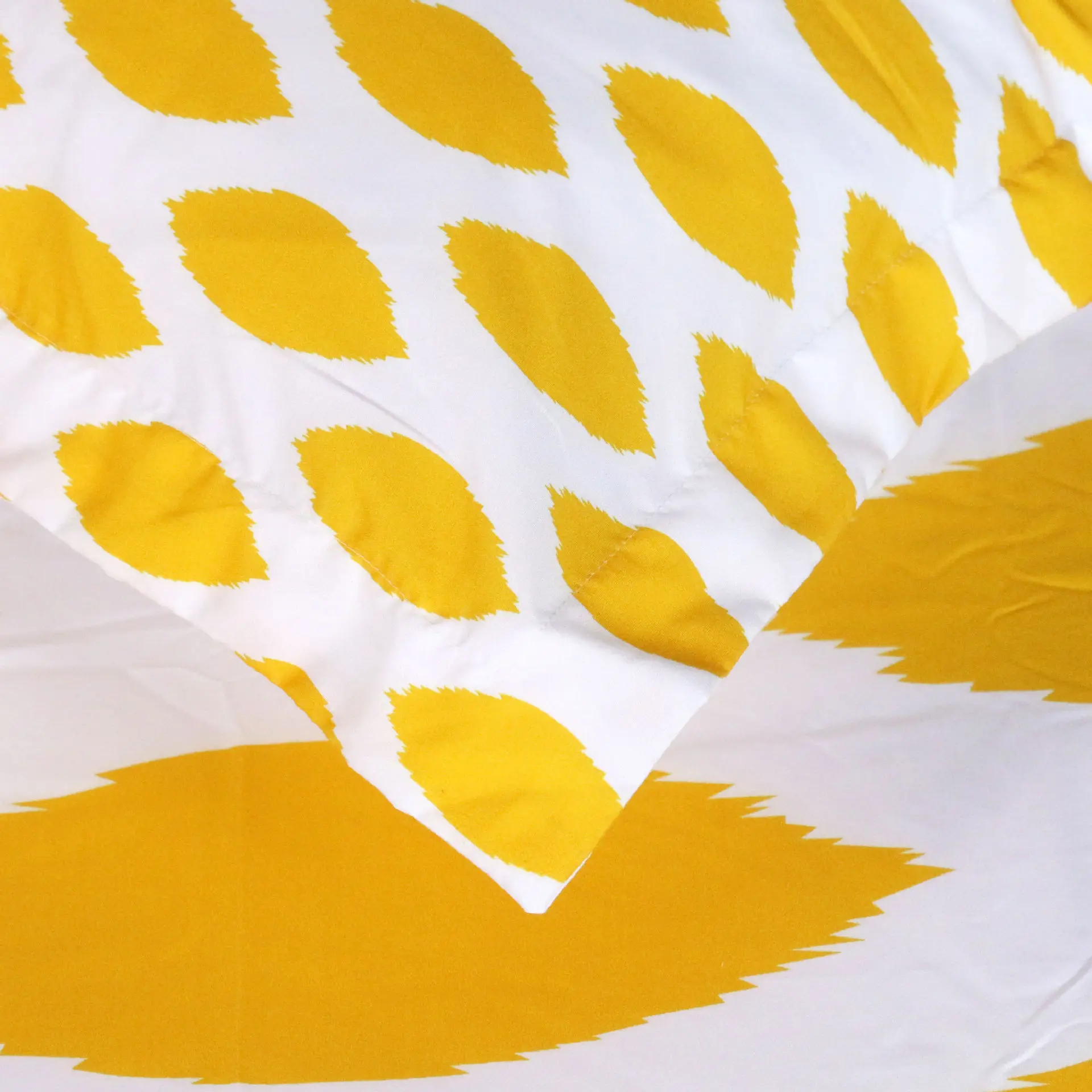 Чехол с геометрическим рисунком лимонно желтого цвета для дома 2 наволочками