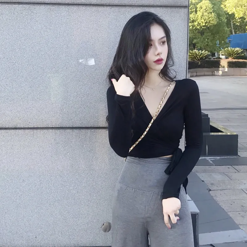 Женская облегающая футболка с длинным рукавом и глубоким V-образным вырезом |