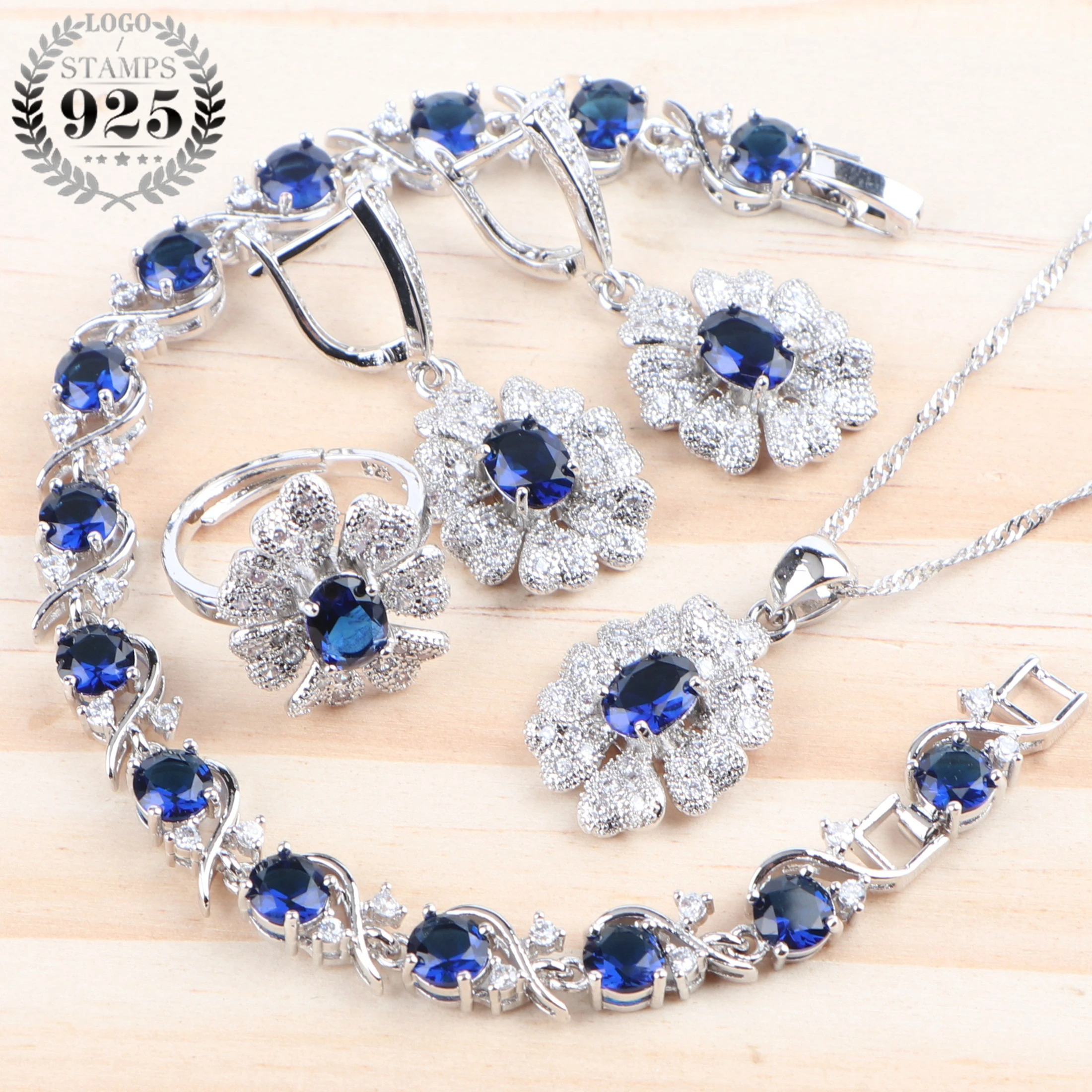 Женский ювелирный комплект из кольца браслета сережек и подвески|Ювелирные