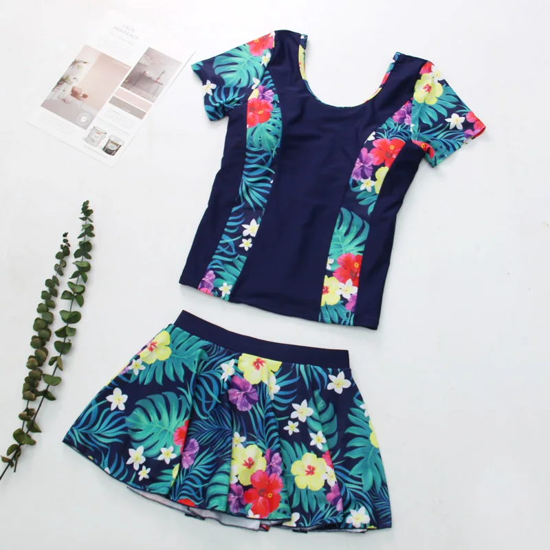 

Plus Size Swimwear Two piece Swimsuit Women Printed Swimming Pool Bathing Suits Short Sleeve Backless Swimdress 95 KG
