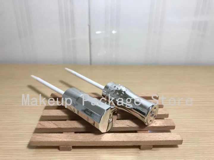 

7ml 50pcs Clear Empty Cosmetic Lip Gloss Tube,DIY Lip Balm Container with Silver Lid,Round Lipgloss Refillable Bottles Package