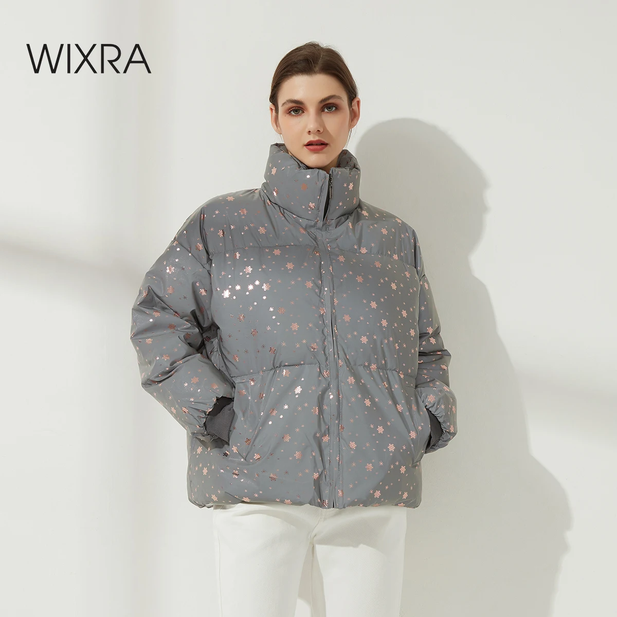 Женская зимняя куртка с воротником-стойкой и карманами | одежда