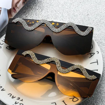 

Europe and the United States new personality big frame sunglasses one diamond shading fashion sunglasses female sunglasses