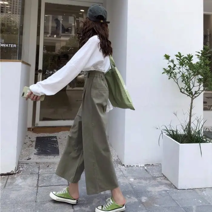 Женский костюм из двух предметов белая футболка с длинным рукавом и брюки