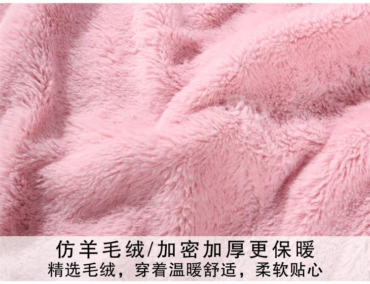 Демисезонная теплая женская джинсовая куртка с большим меховым капюшоном и