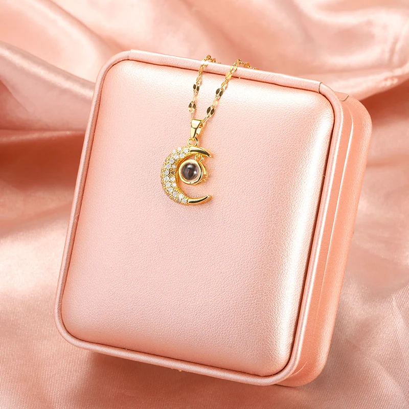 

Gold Moon Projection Necklace Zircon Crescent Pendant Necklace Romantic Fashion Lip Chain Clavicle Charm Jewelry Gifts For Women