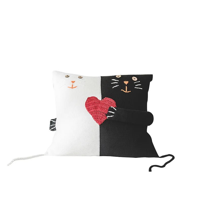 Наволочка для подушки с вышитым котом из мультфильма хлопковая вязаная
