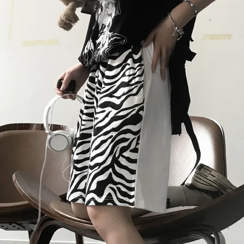 

Summer Korean Harajuku retro zebra print casual loose stitching straight five-point shorts women