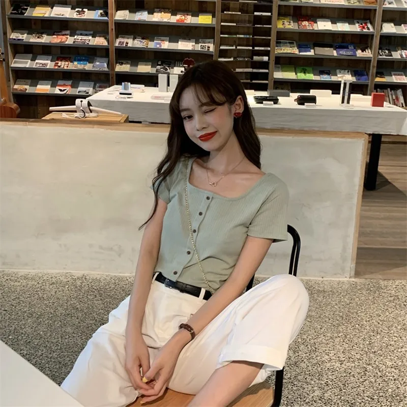 Женская футболка с квадратным вырезом однотонная короткая в корейском