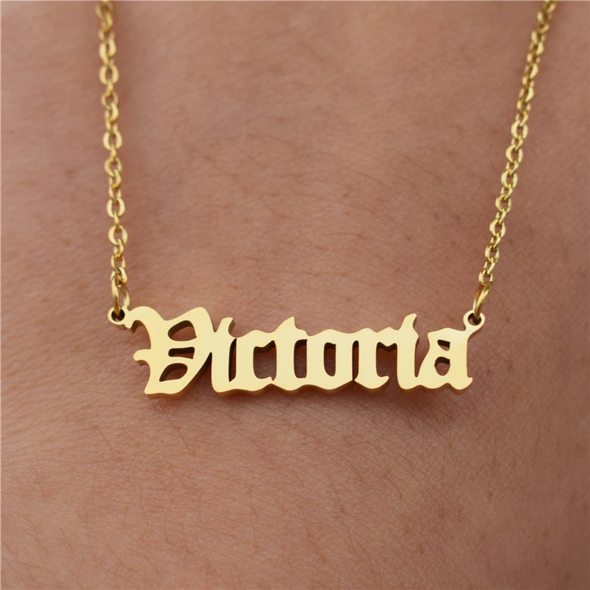 Crukiss Old English Custom Necklace Stainless Steel Name Victoria Gift Nameplate Pendant Necklace2019 | Украшения и аксессуары