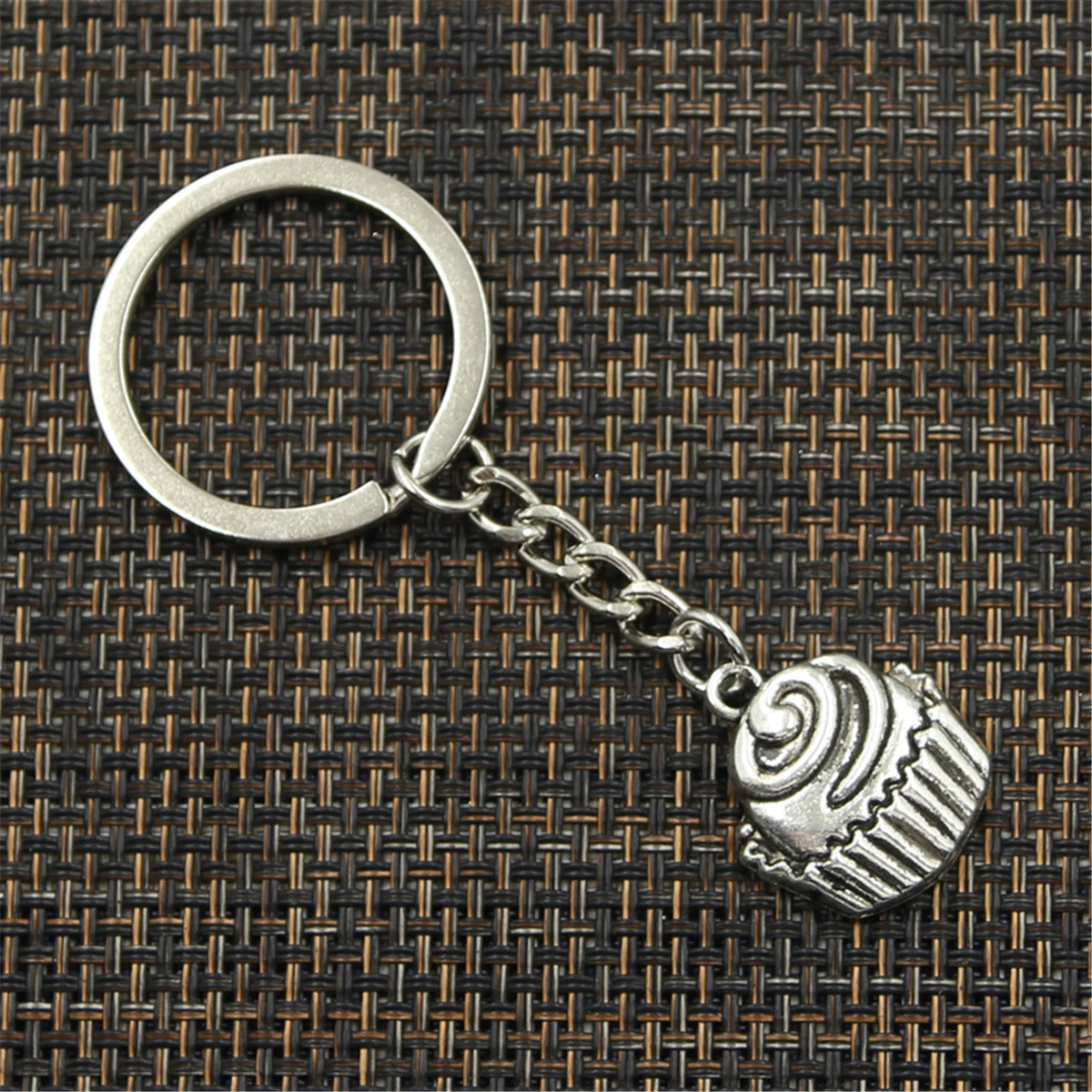 Fashion Keychain 22x19mm Cupcake Cake Silver Color Pendants DIY Men Jewelry Car Key Chain Ring Holder Souvenir For Gift | Украшения и