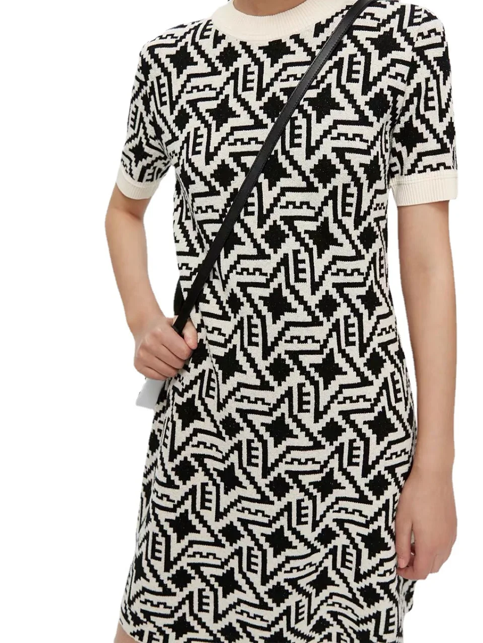 

Spring Summer 2021 VIVI Family Wei Yi Kou Round Neck Black White Stars Tencel Slim Temperament Ice Silk Jacquard Dress 512430