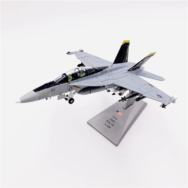 Литая модель военного самолета в масштабе 1/100 F18 Grumman Tomcat F/A 18F пиратский флаг