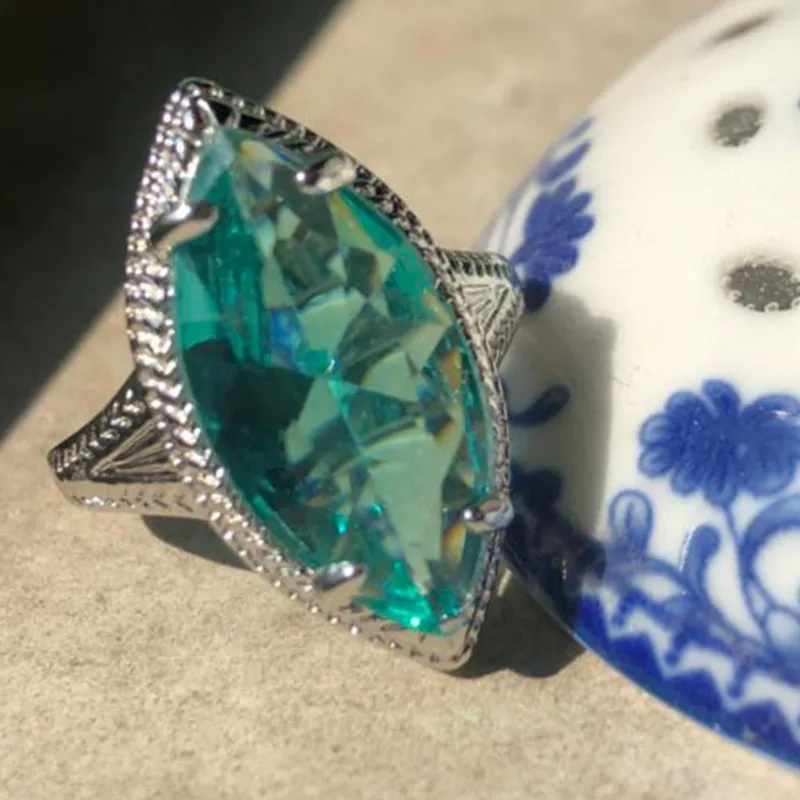 

Elegant Big Green Horse Eye Shaped Crystal Rhinestone Finger Ring for Party Wedding Engagement Jewelry Size 6-10