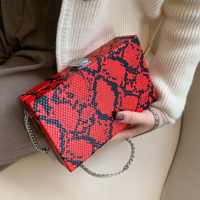 

Модная знаменитая дизайнерская сумка маленькая коробка под змеиную кожу; Искусственная кожа; Выделка под змею; Кожаная цепочка, женские сум...