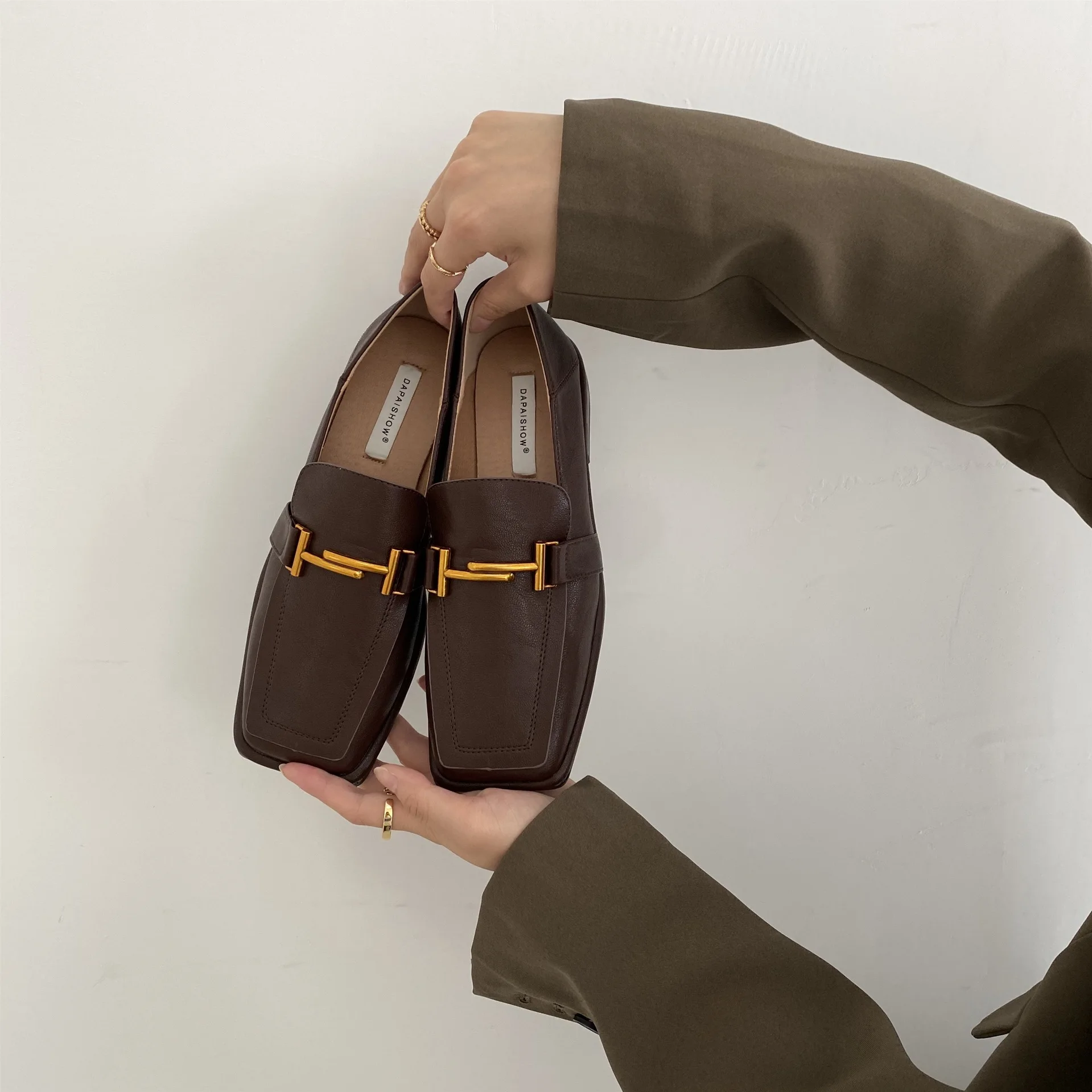 

Square Toe Casual Woman Shoe British Style Slip-on Shallow Mouth Female Footwear Oxfords Modis Loafers With Fur Preppy Slip On R