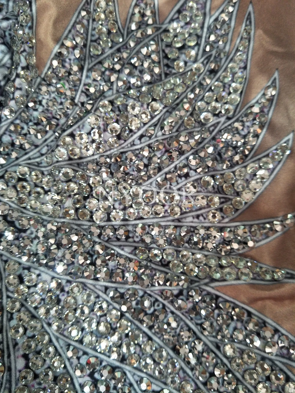 

Sparkly Rhinestone White Pink Feather Long Tail Dress Women Elegant Evening Wedding Celebrate Prom Party Dress Singer Stage Wear