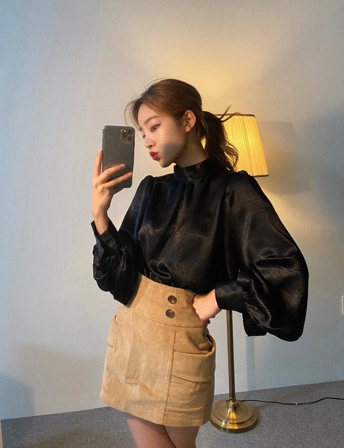 

Fashion Women Smooth Blouse Lantern Sleeve Solid Korean Shirt Office Lady Slim Blusas Spring Autumn Elegant Blouses