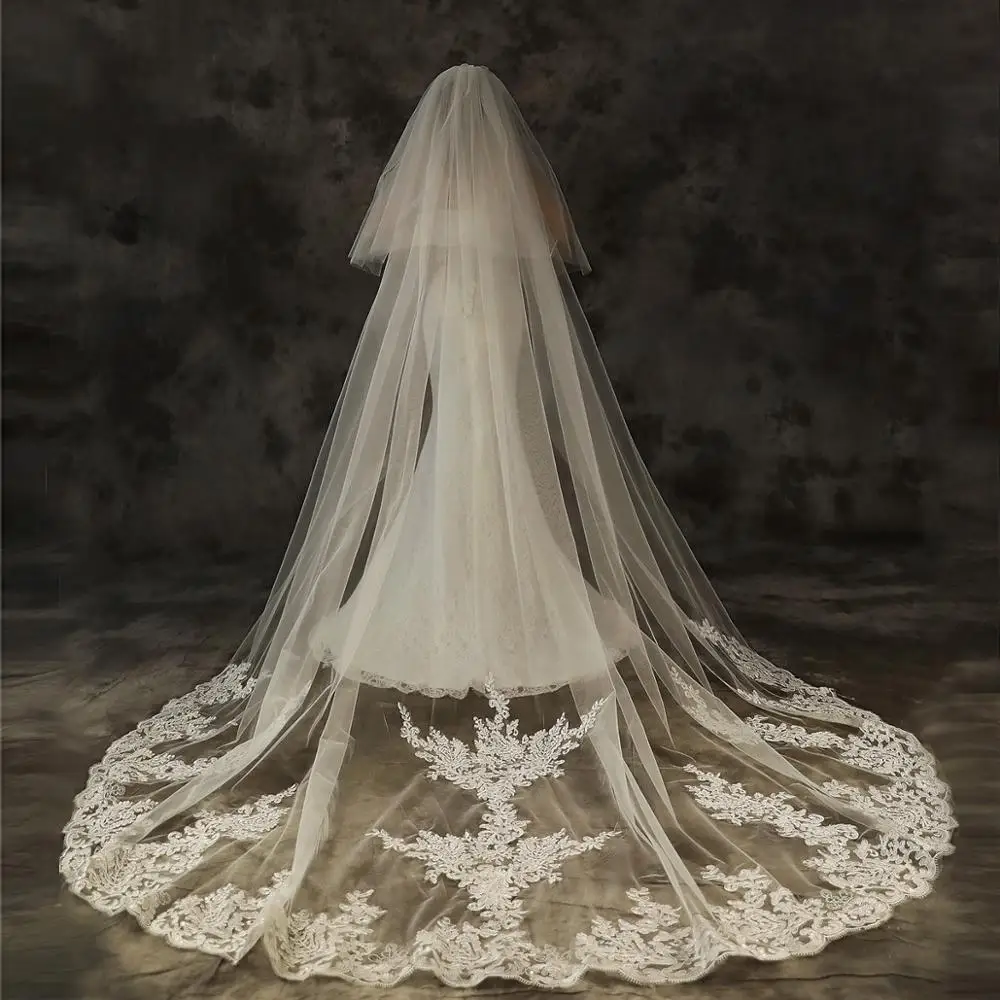 

Wedding Cathedral Veil Two Tiers Soft Tulle Scalloped Lace Appliques with Comb 300cm Off White Bridal Veils Headwear For Brides