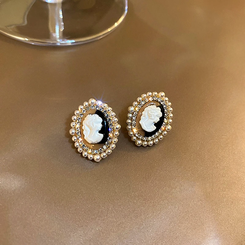 

Серьги-гвоздики женские с жемчугом и фианитом