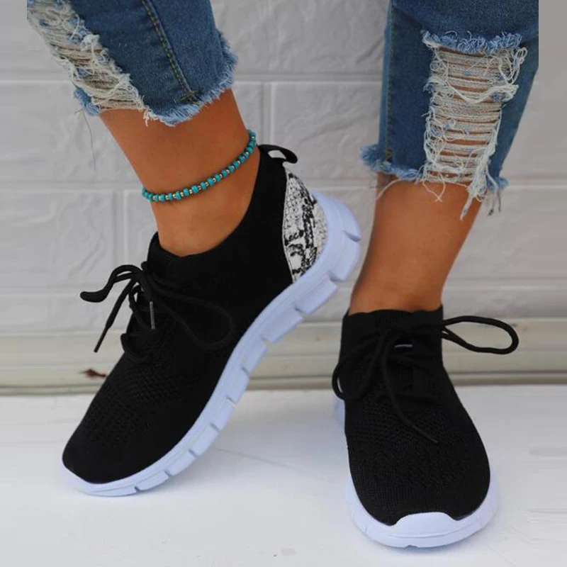 

Женские кроссовки на плоской подошве, модная летняя однотонная сетчатая дышащая женская повседневная обувь, легкая спортивная обувь для ул...